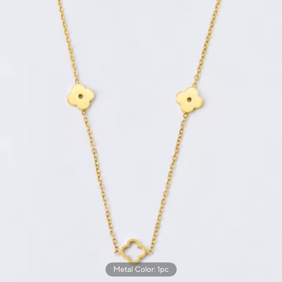 Alhambra gold floral Necklace and Bracelet Set Stainless Steel
Clover Flower - Picture 5 of 13